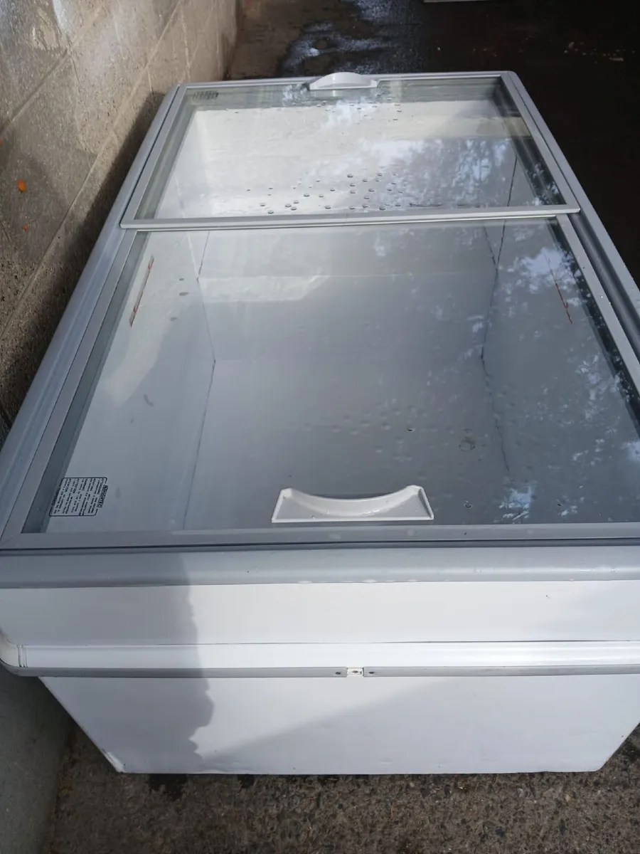COMMERCIAL CHEST FREEZER FOR SALE - Image 1