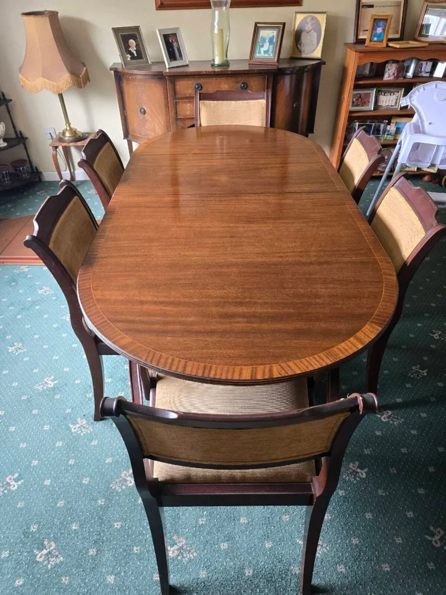 Regency extendable table - Image 1