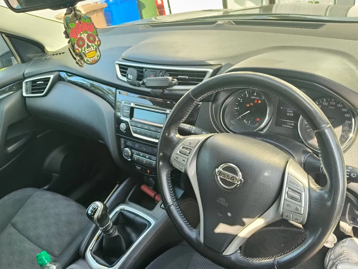 Nissan Qashqai 2015 - Image 2