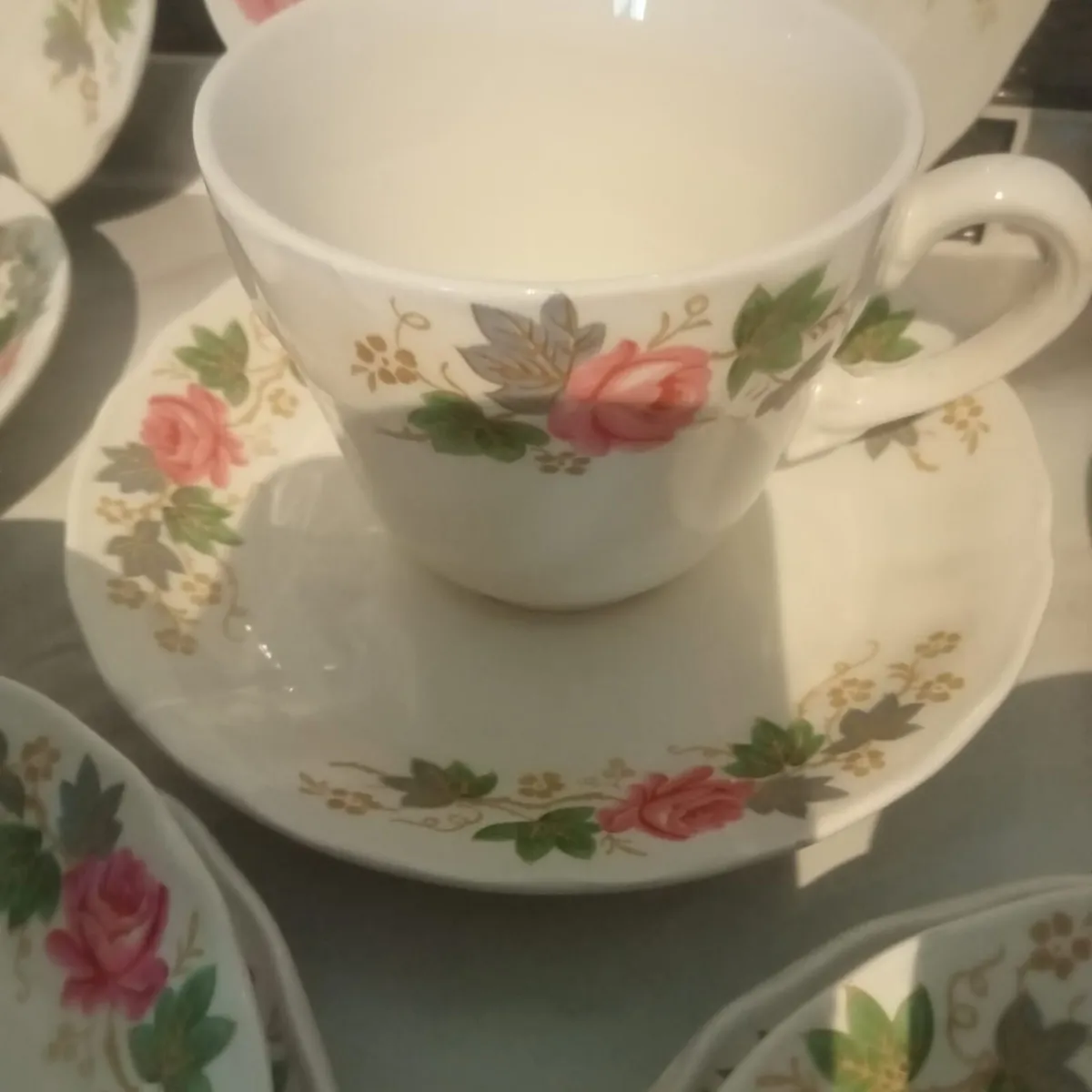 Vintage 18 piece cup saucer and plate set - Image 2