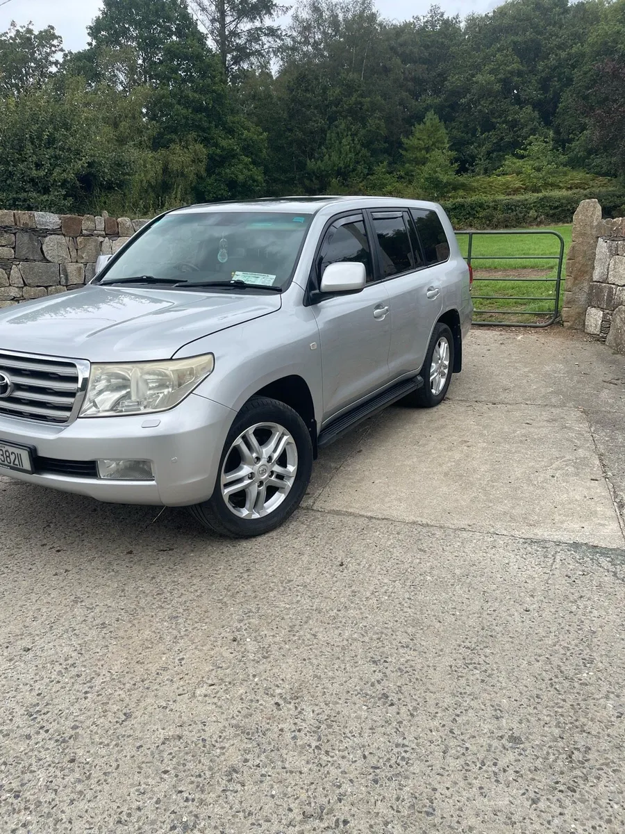 Toyota Landcruiser 200 Amazon - Image 3