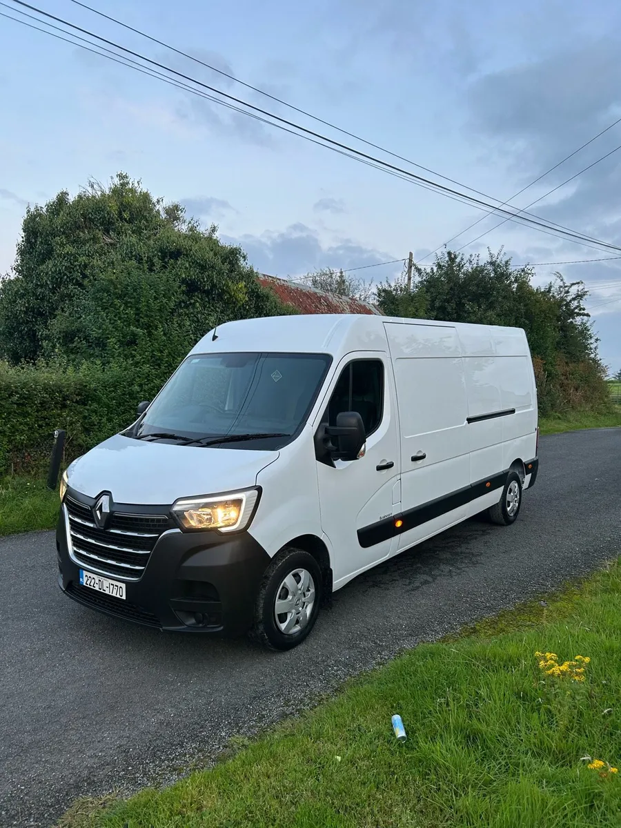 2022 Renault master - Image 1