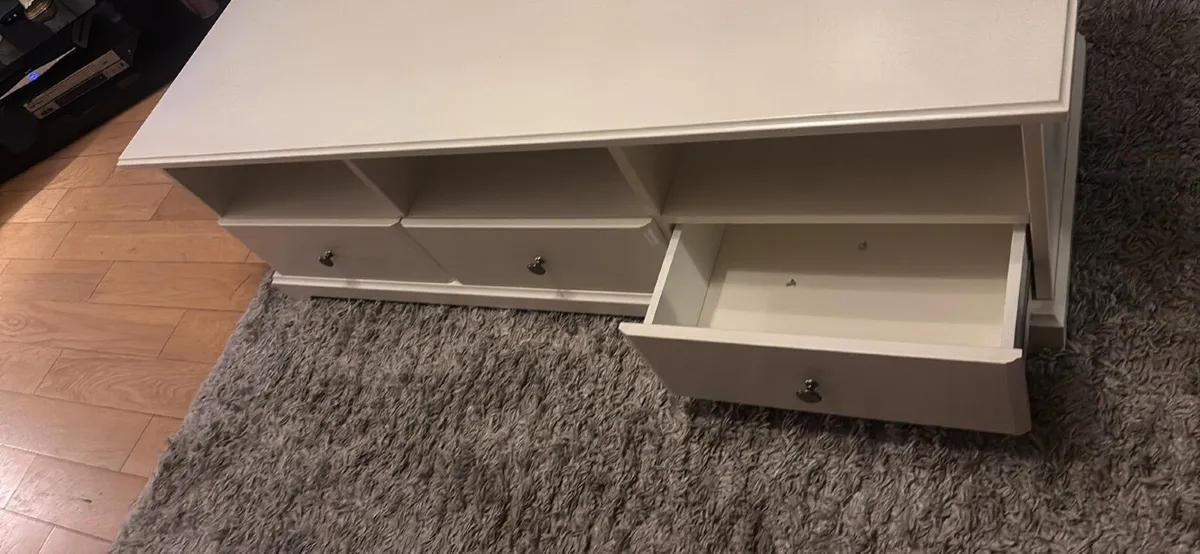 TV stand - Image 3