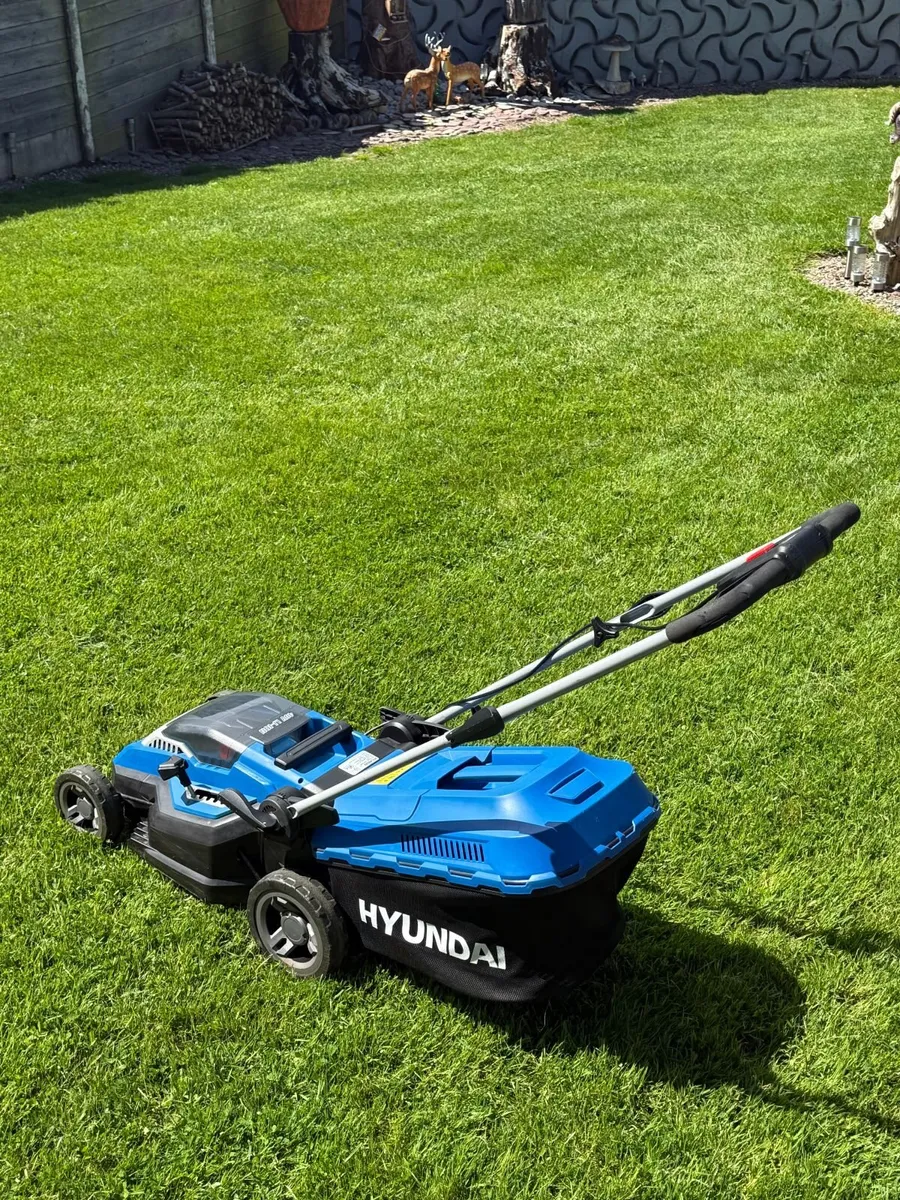 Hyundai Cordless Lawnmower As New - Image 2