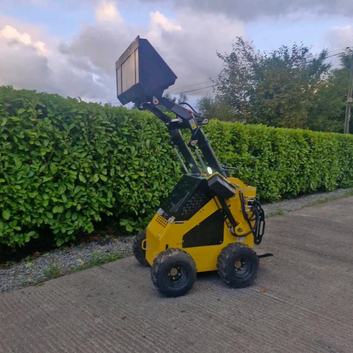 Delano S360 skid steer loader: - Image 1