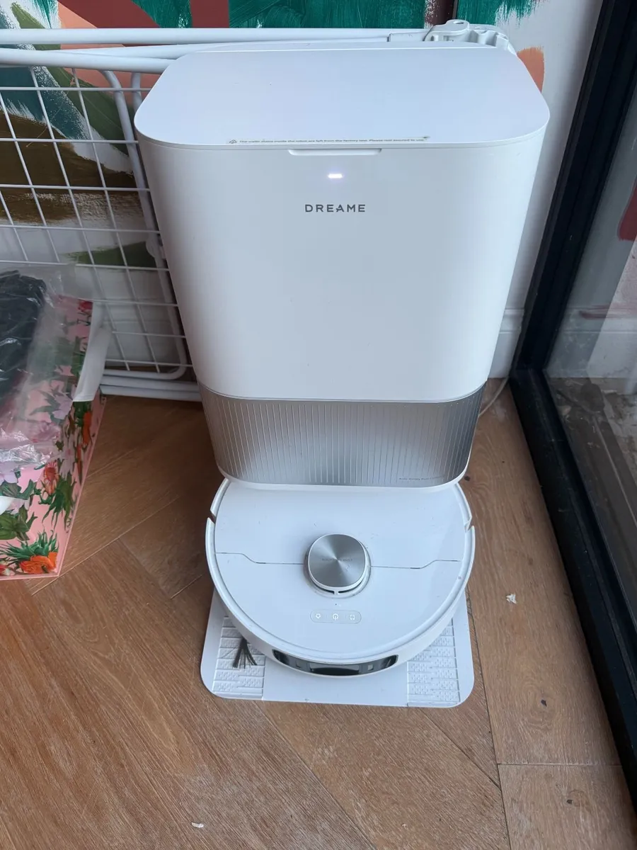 DREAME/L40 Ultra Robot Hoover+Mop/Used less 7 time - Image 1