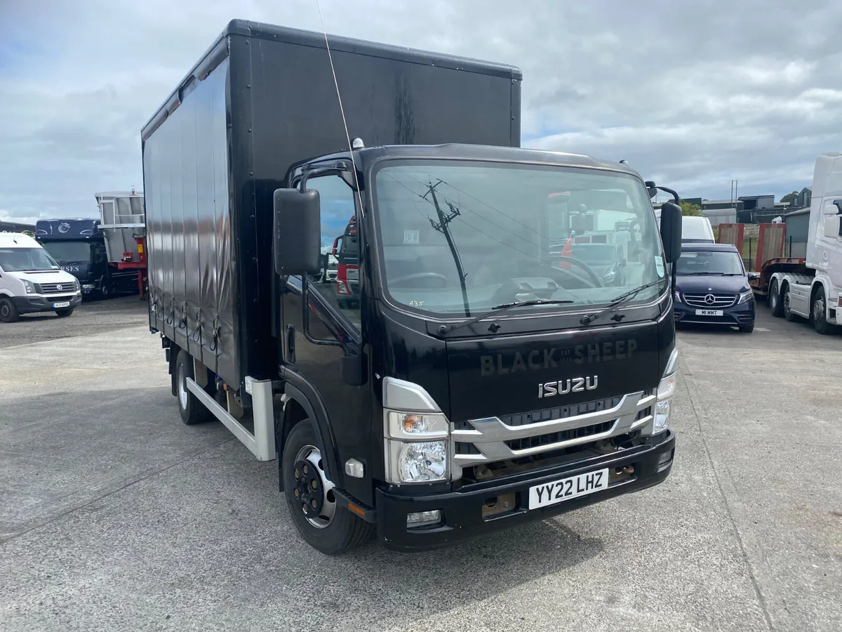 2022 Isuzu 7.5 14 ft Curtiansider. - Image 2
