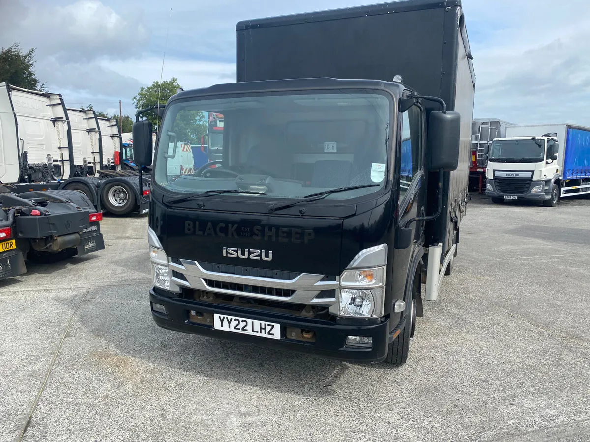 2022 Isuzu 7.5 14 ft Curtiansider. - Image 3