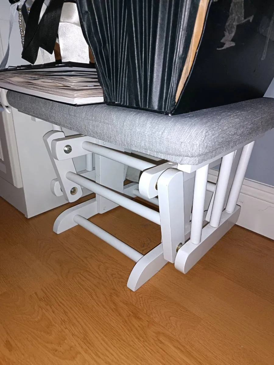 Babylo Rocking Chair and footstool - Image 2