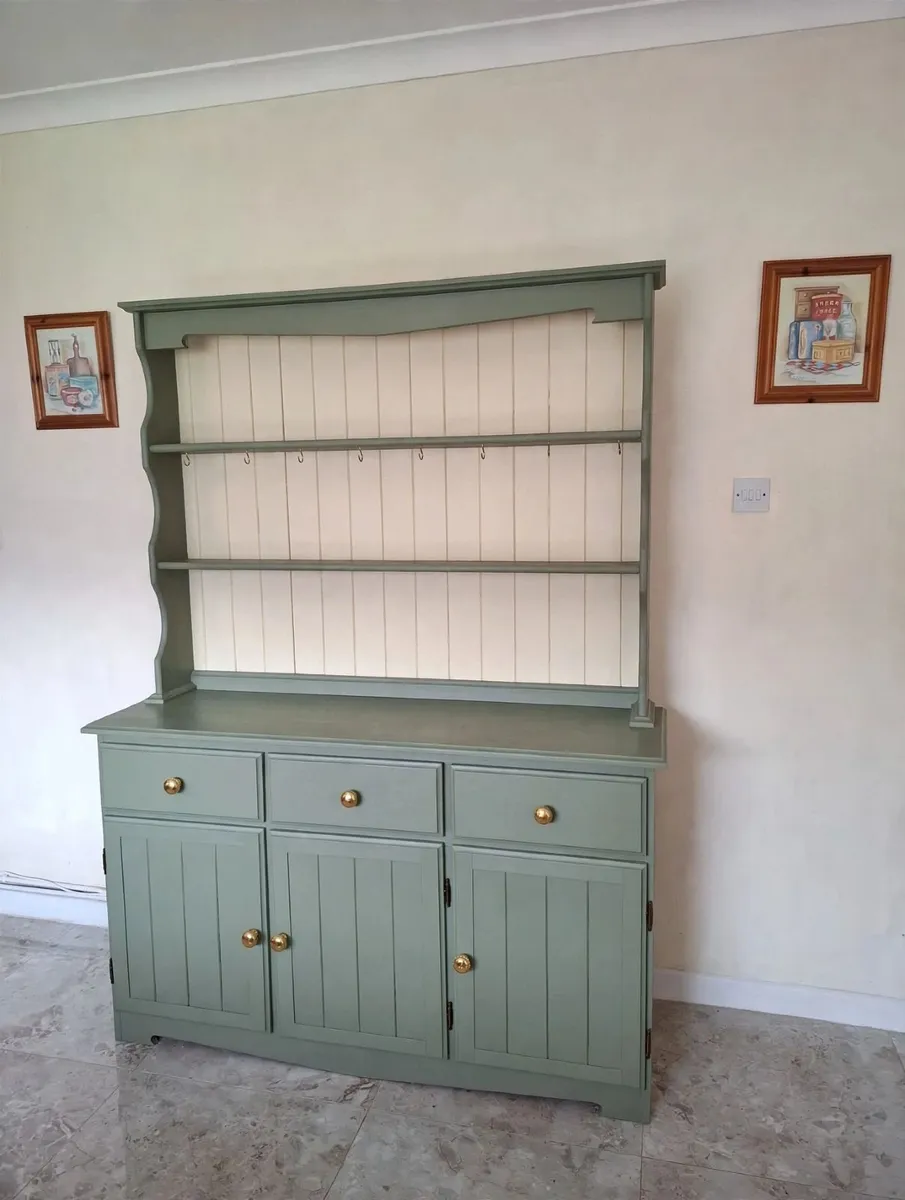 Solid Pine Welsh Dresser / Kitchen Hutch — 3 Drawe - Image 3
