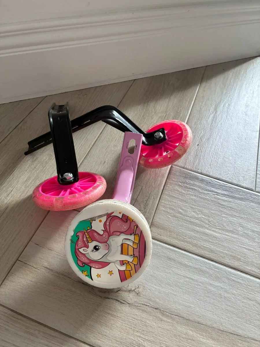 14 inch unicorn bike with two sets of stablisers - Image 4