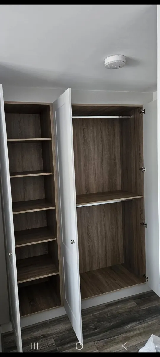 Cabinet - Image 1