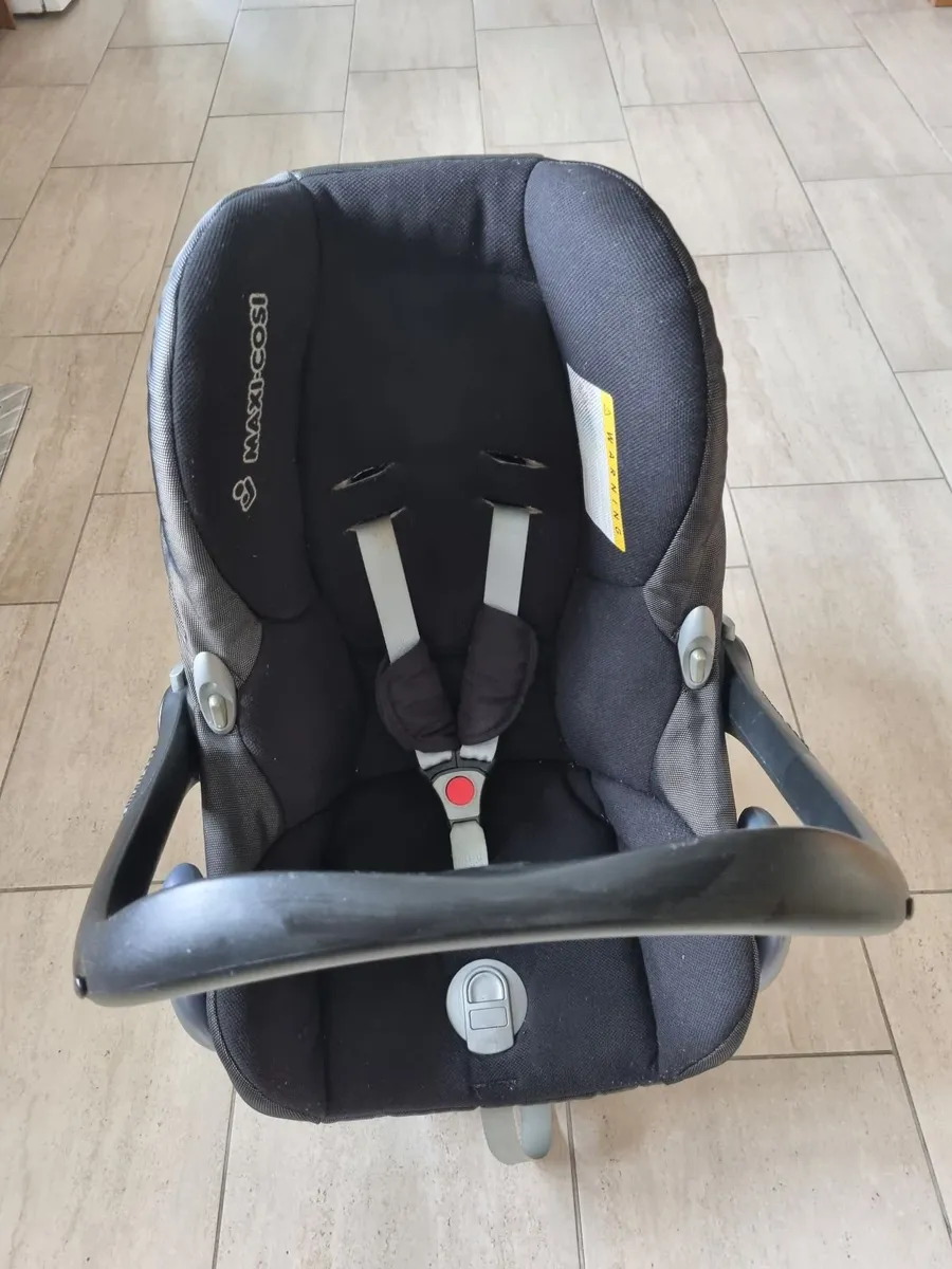 Maxi Cosi baby car seat - Image 4
