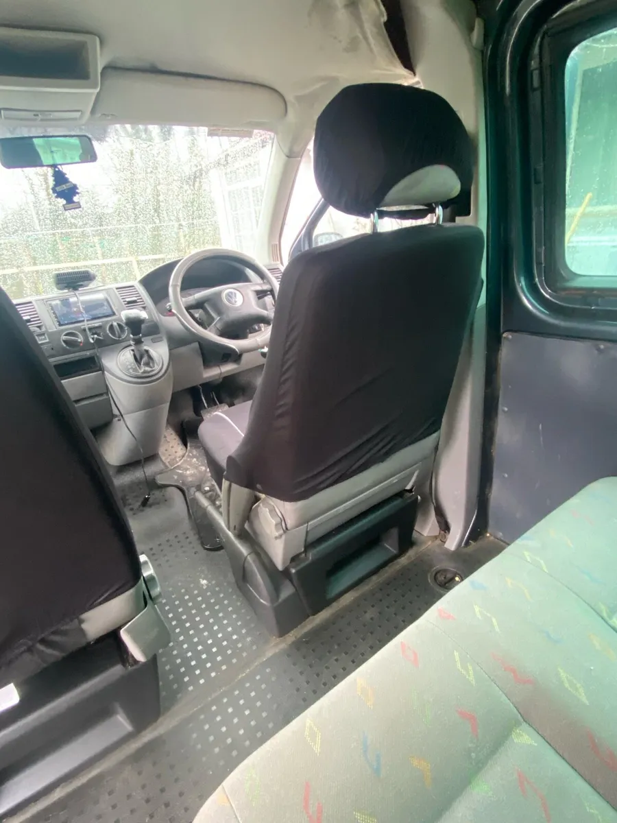 Car Volkswagen Transporter - Image 3