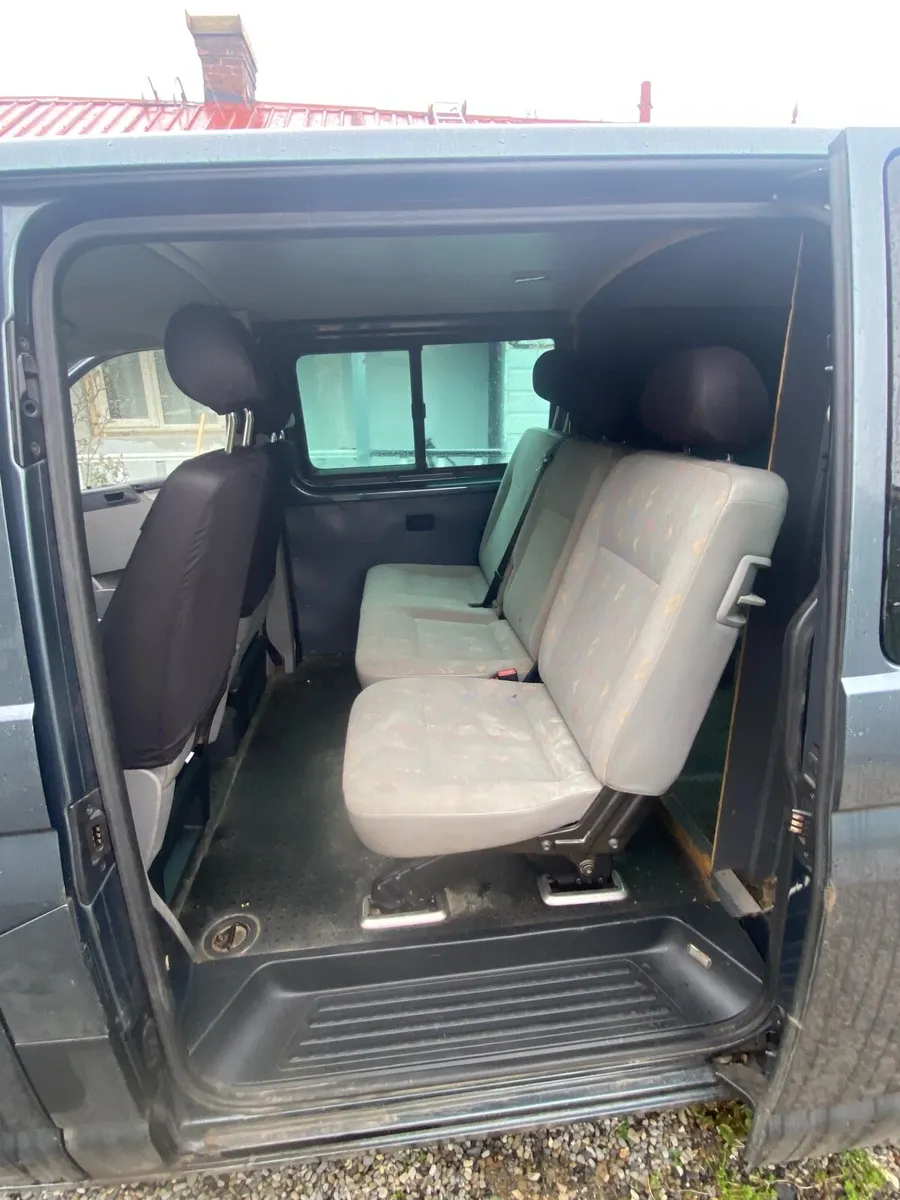 Car Volkswagen Transporter - Image 4