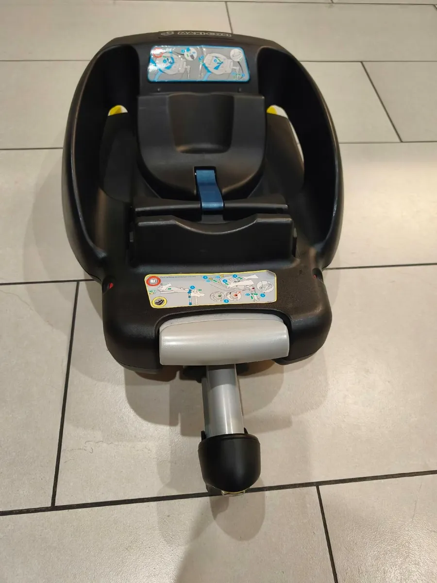 Maxi Cosi CabrioFix Car Seat and Isofix Base - Image 4
