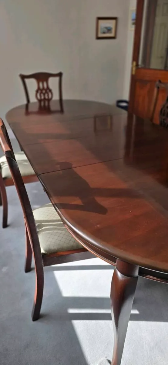Mahogany dining table - Image 1