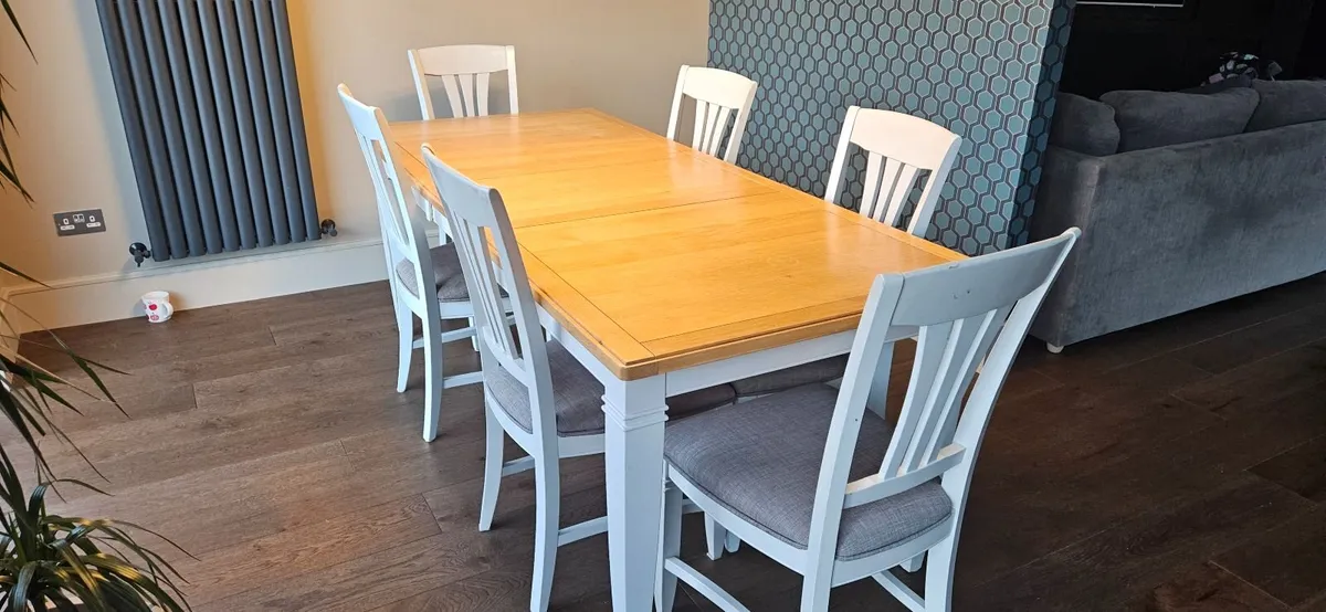 Dining table and 8 chairs - Image 1