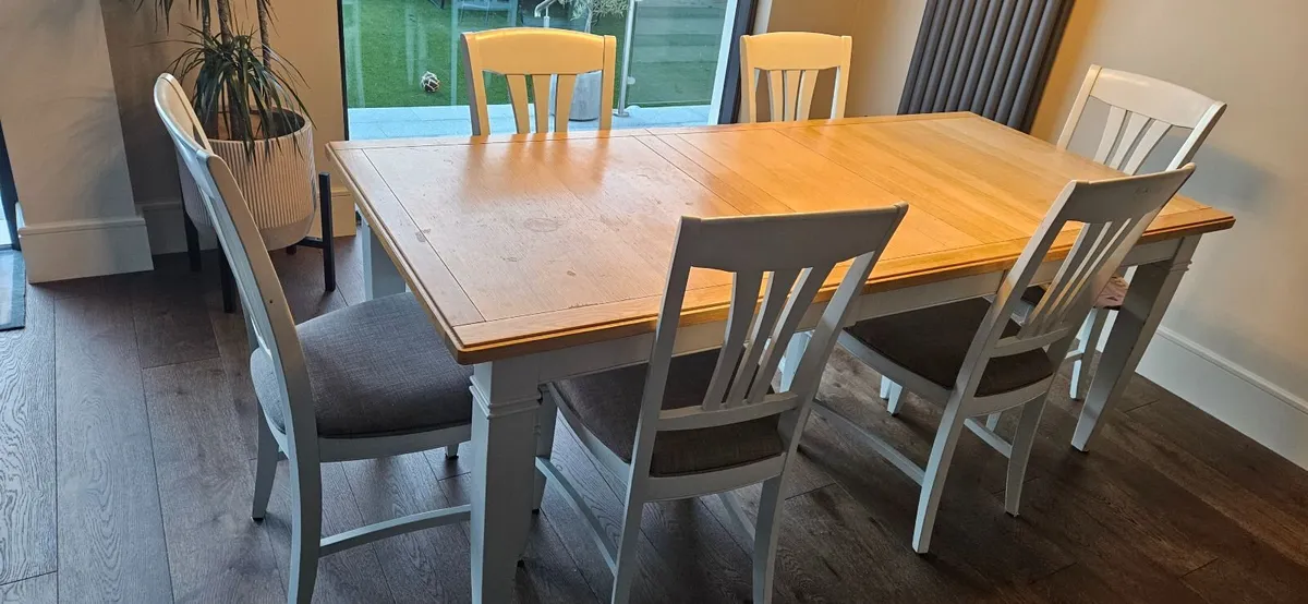 Dining table and 8 chairs - Image 3