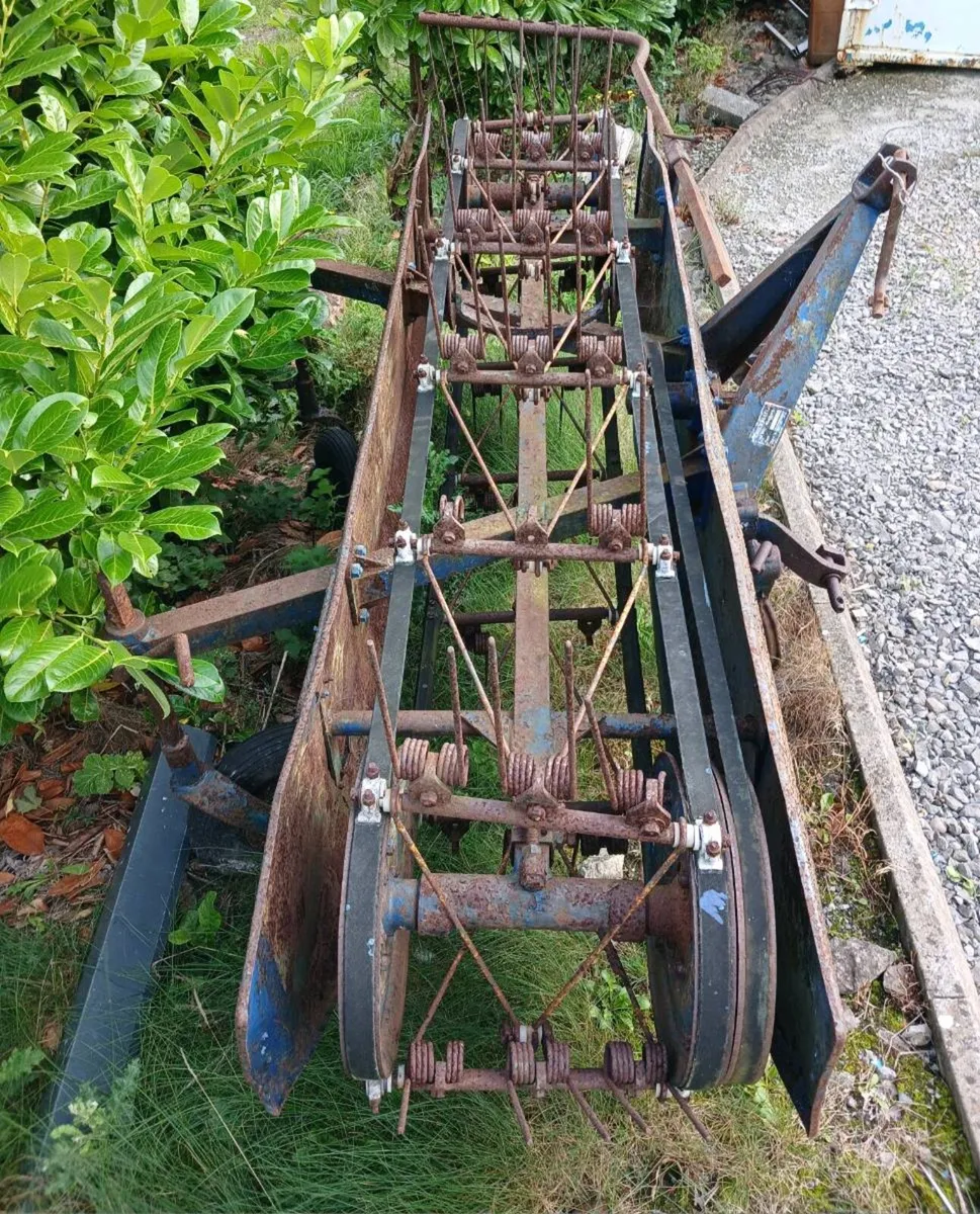 Vintage farm machinery hay maker vogel & noot - Image 2