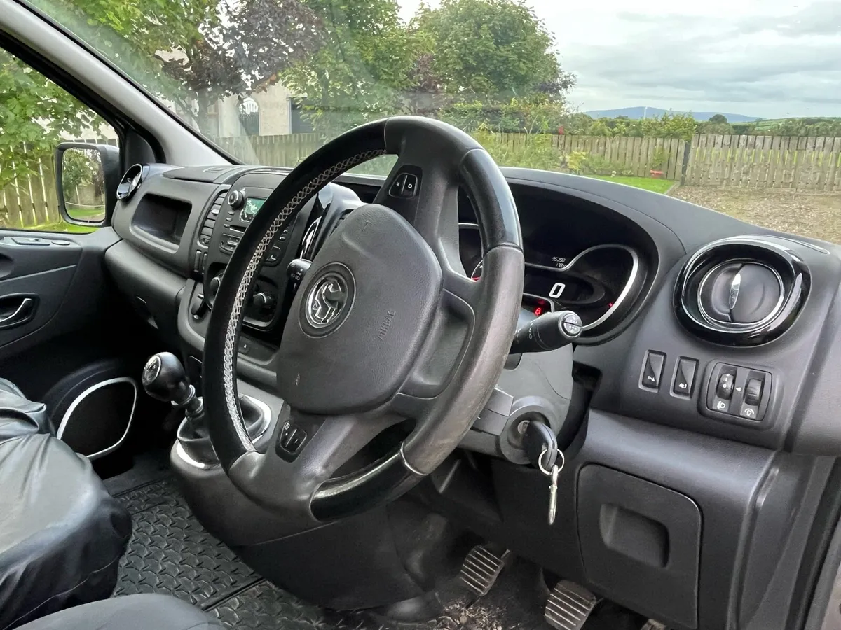Vauxhall Vivaro bi-turbo swb no vat - Image 4