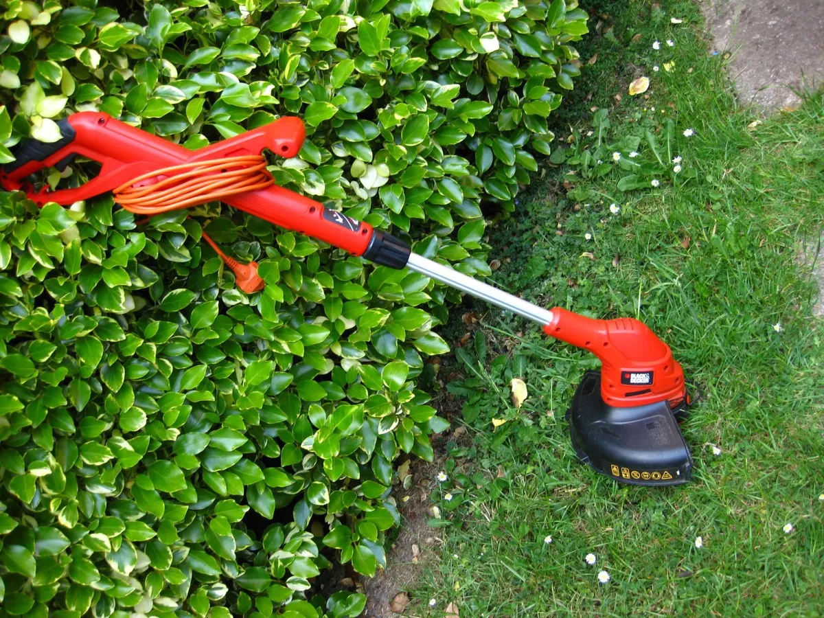 Black & Decker Electric Strimmer. - Image 4