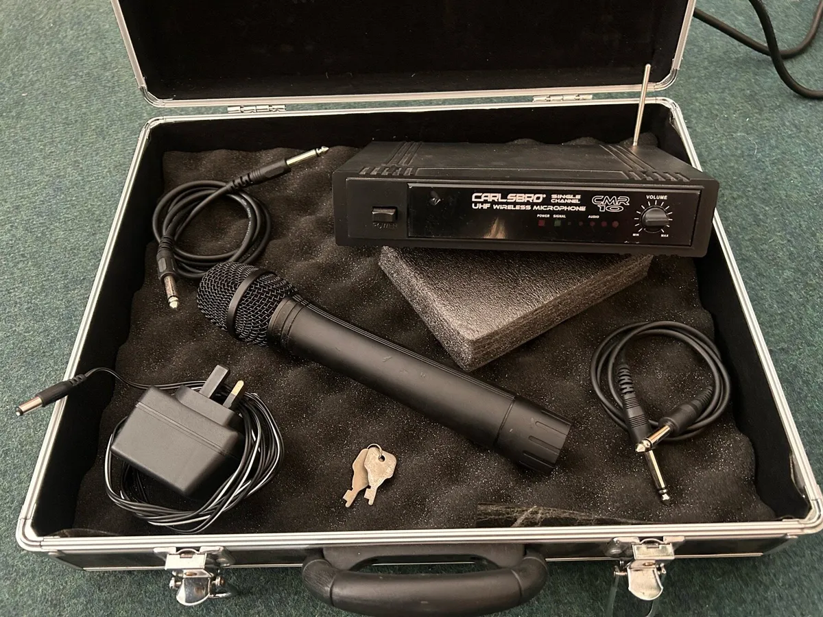Carlsbro CMR 10 UHF Wireless Microphone + Case - Image 1