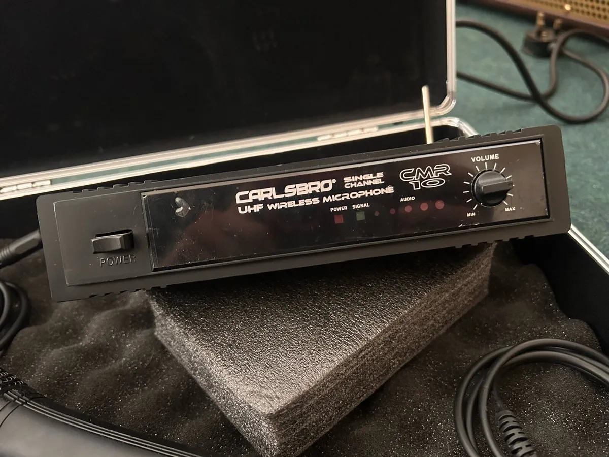 Carlsbro CMR 10 UHF Wireless Microphone + Case - Image 2