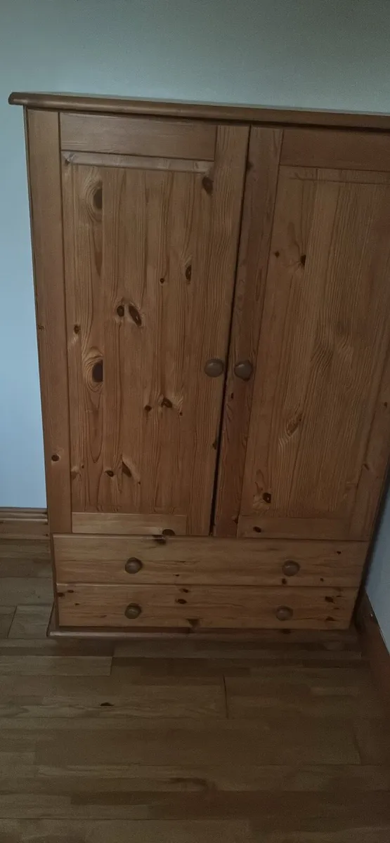 Pine Press/Wardrobe - Image 1