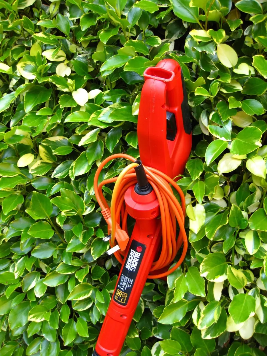 Black & Decker Electric Strimmer. - Image 3