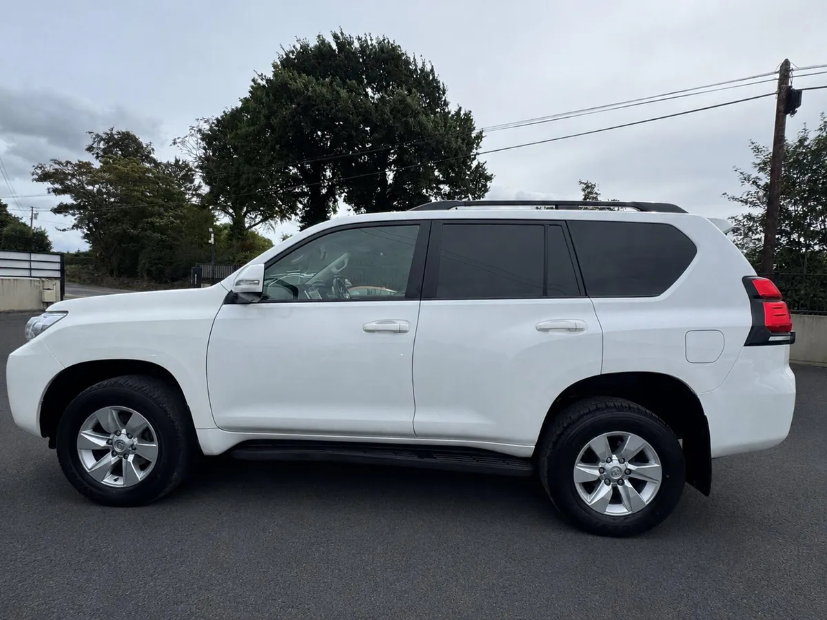 Toyota Land Cruiser 2023 Commercial one owner - Image 3