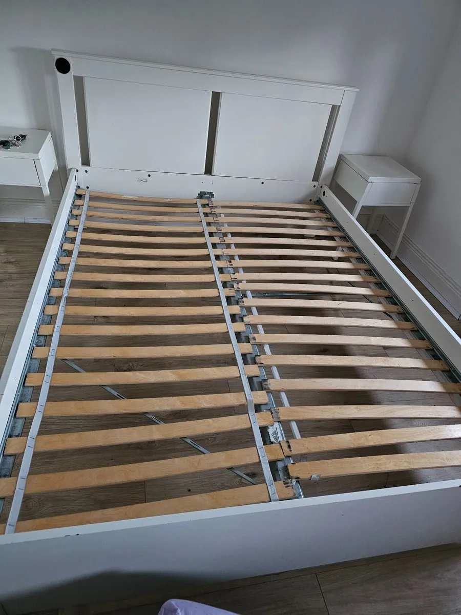 Kingsize bedframe and bedside tables - Image 4