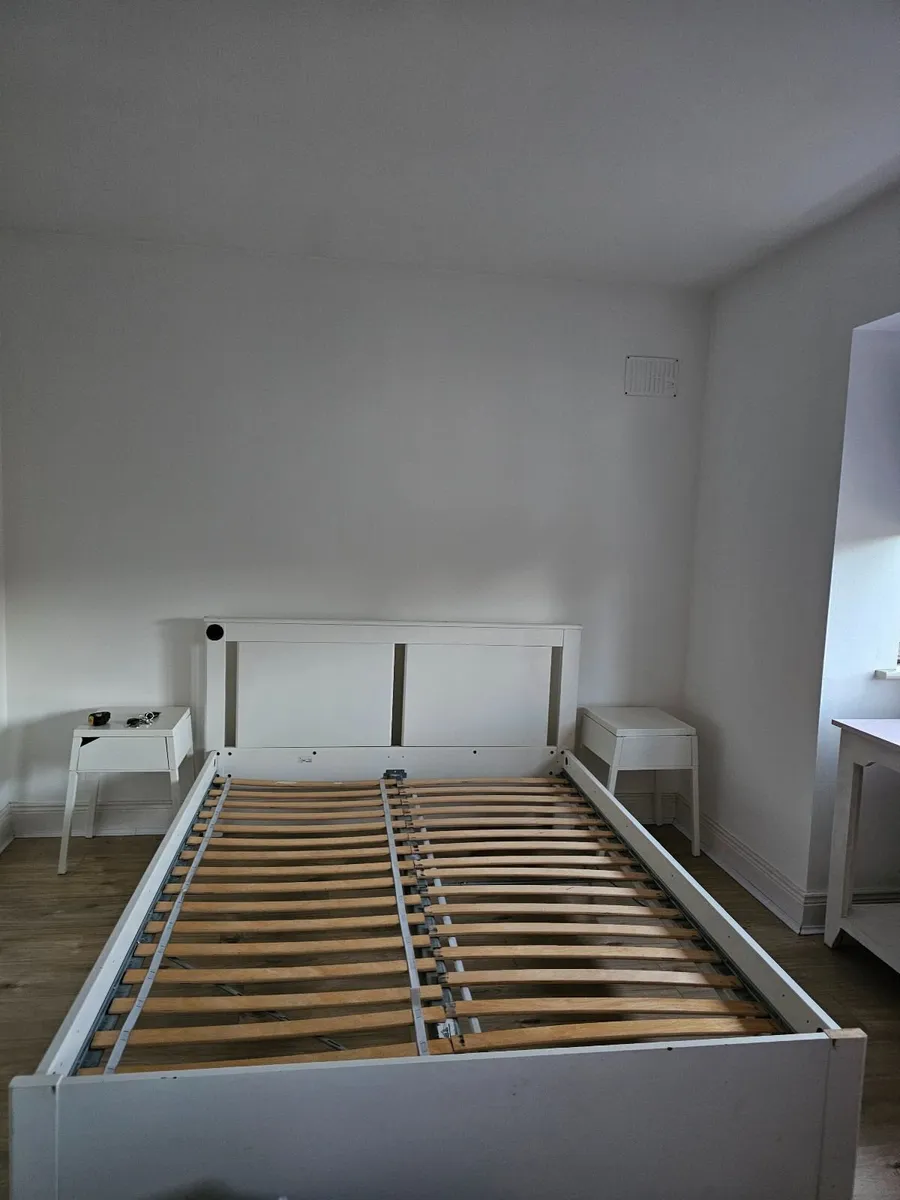 Kingsize bedframe and bedside tables - Image 1