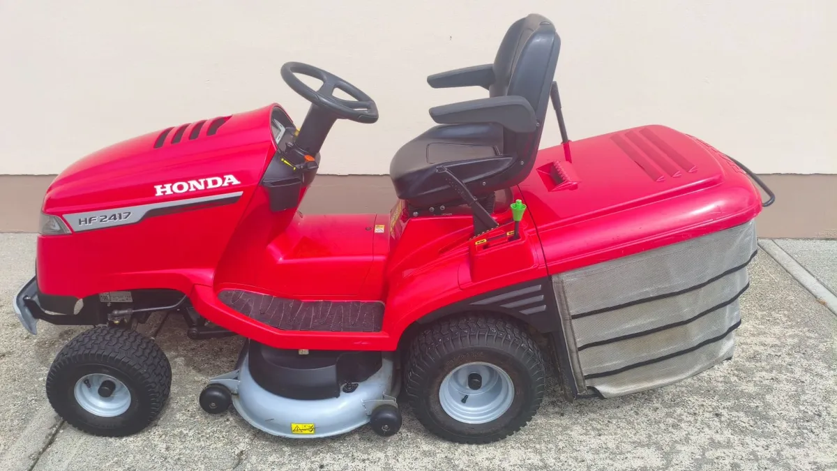 Honda 2417 Ride On Lawnmover - Image 3