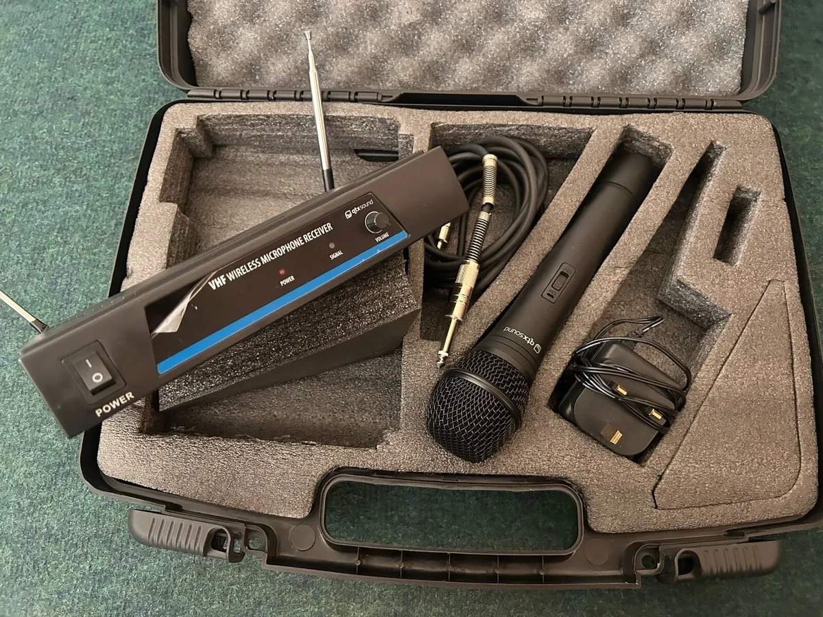 QTX Sound Wireless Microphone System + Carry Case - Image 1