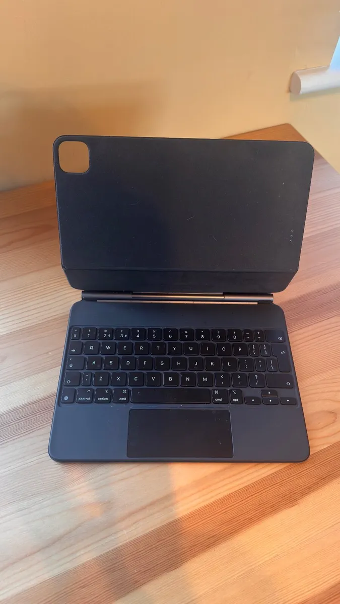 iPad Pro 11" Magic Keyboard (3rd gen) - Image 1