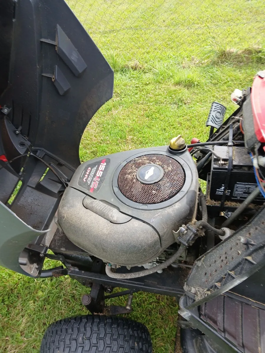 Ride on lawn mower - Image 1