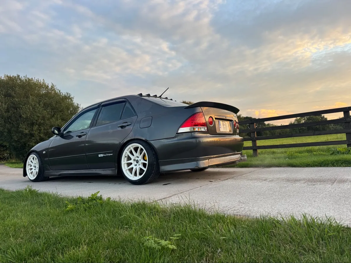 Toyota Altezza - Image 4