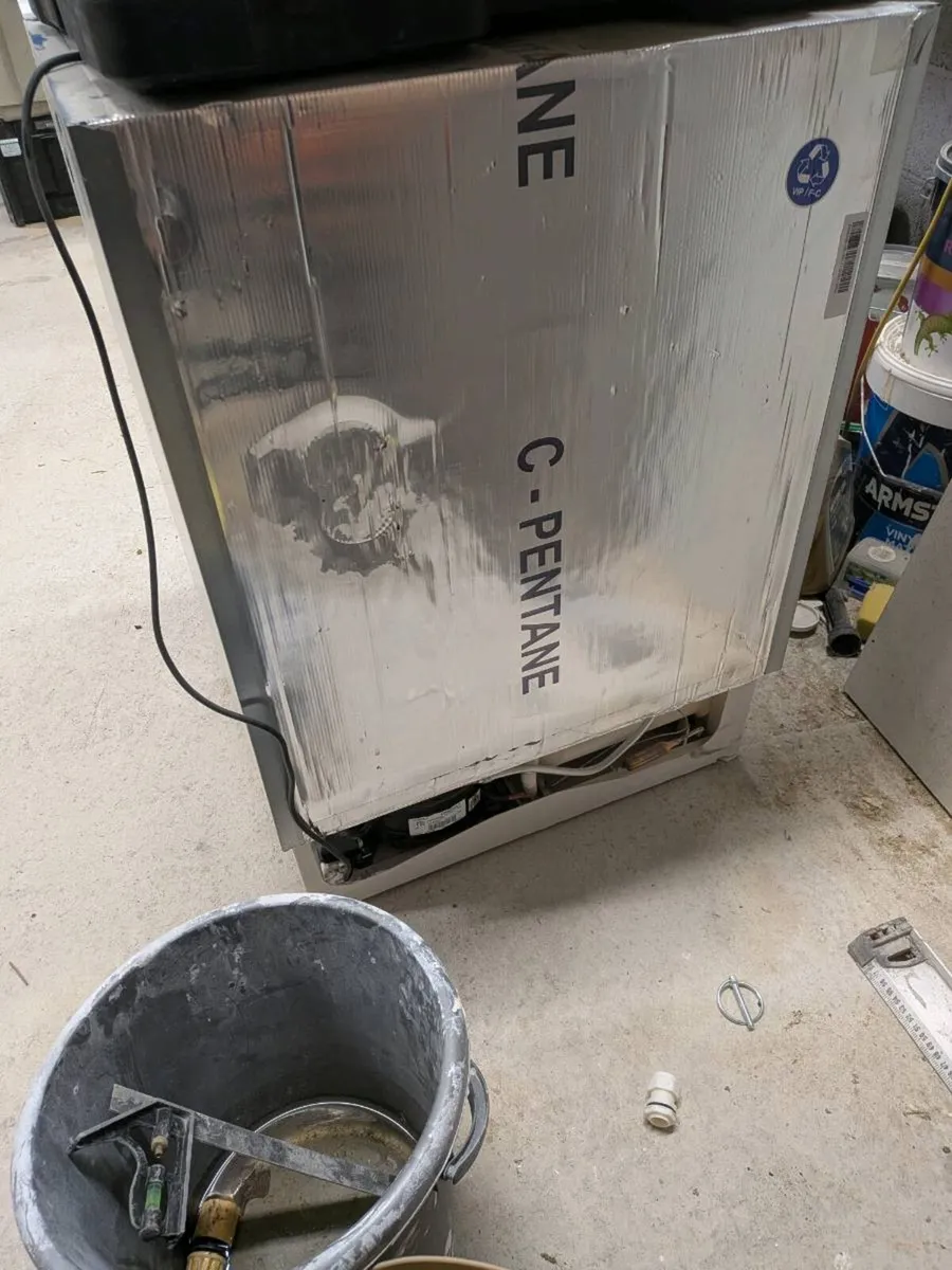 Integrated fridge - Image 1