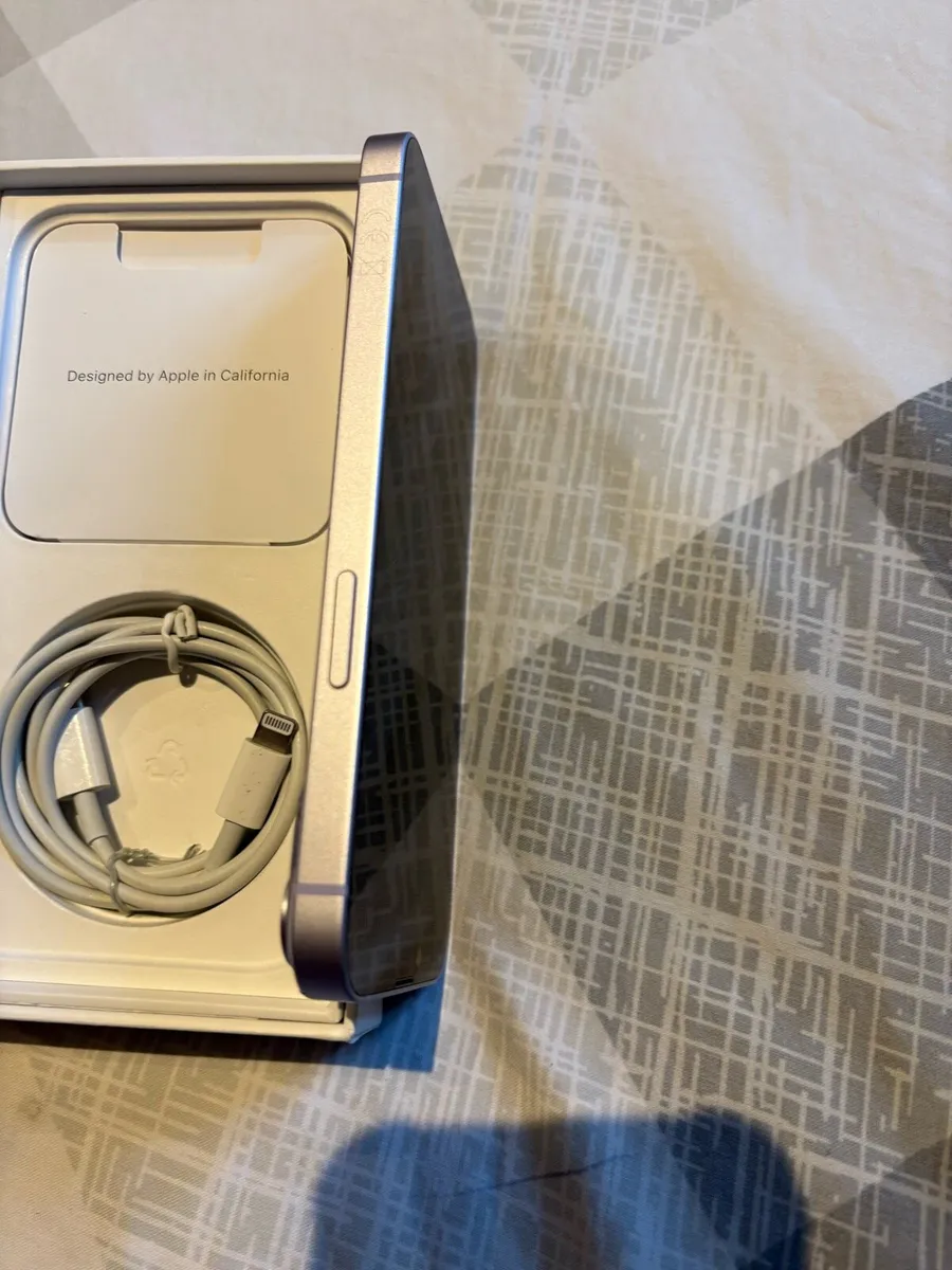 iPhone 14  ( 128 gig ) Factory Unlocked - Image 4