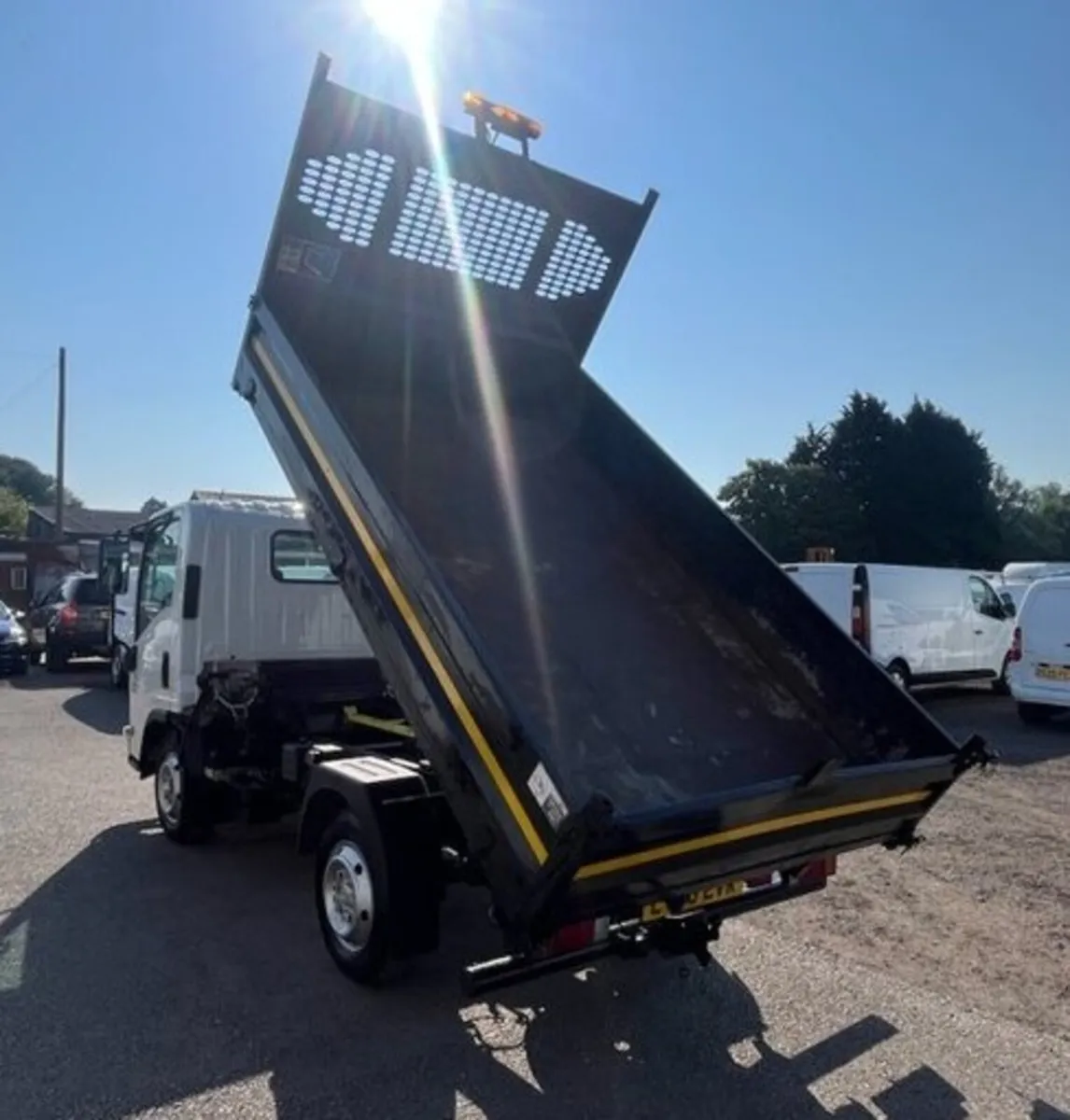 2023 Isuzu Grafter Tipper Van - Image 1