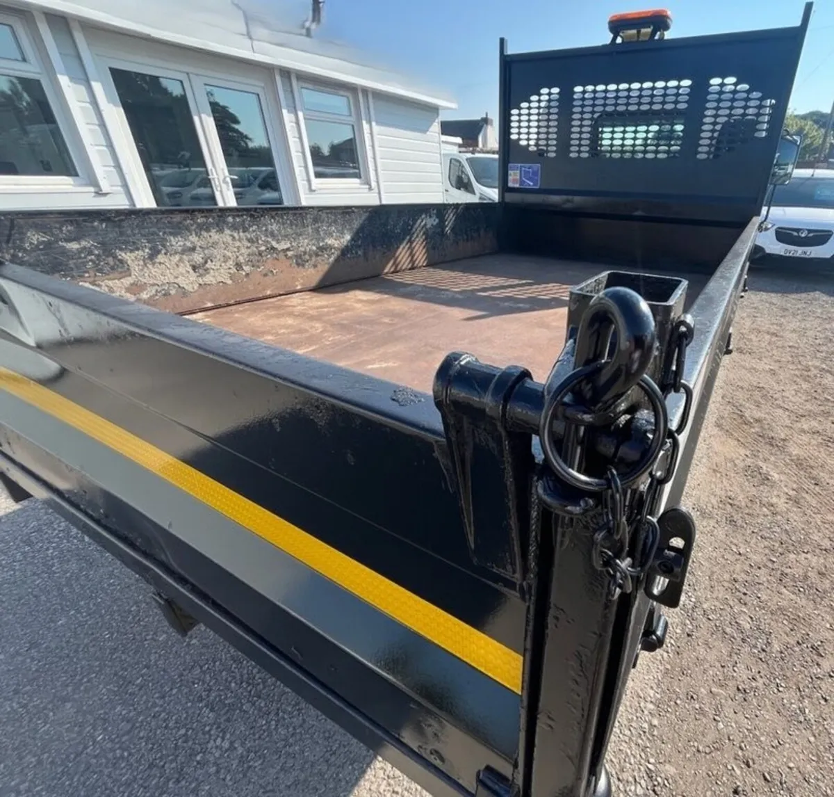 2023 Isuzu Grafter Tipper Van - Image 3