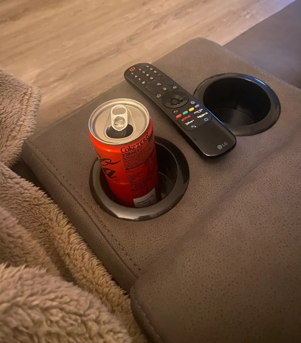Couch with console & 2 chairs (recliners) - Image 4