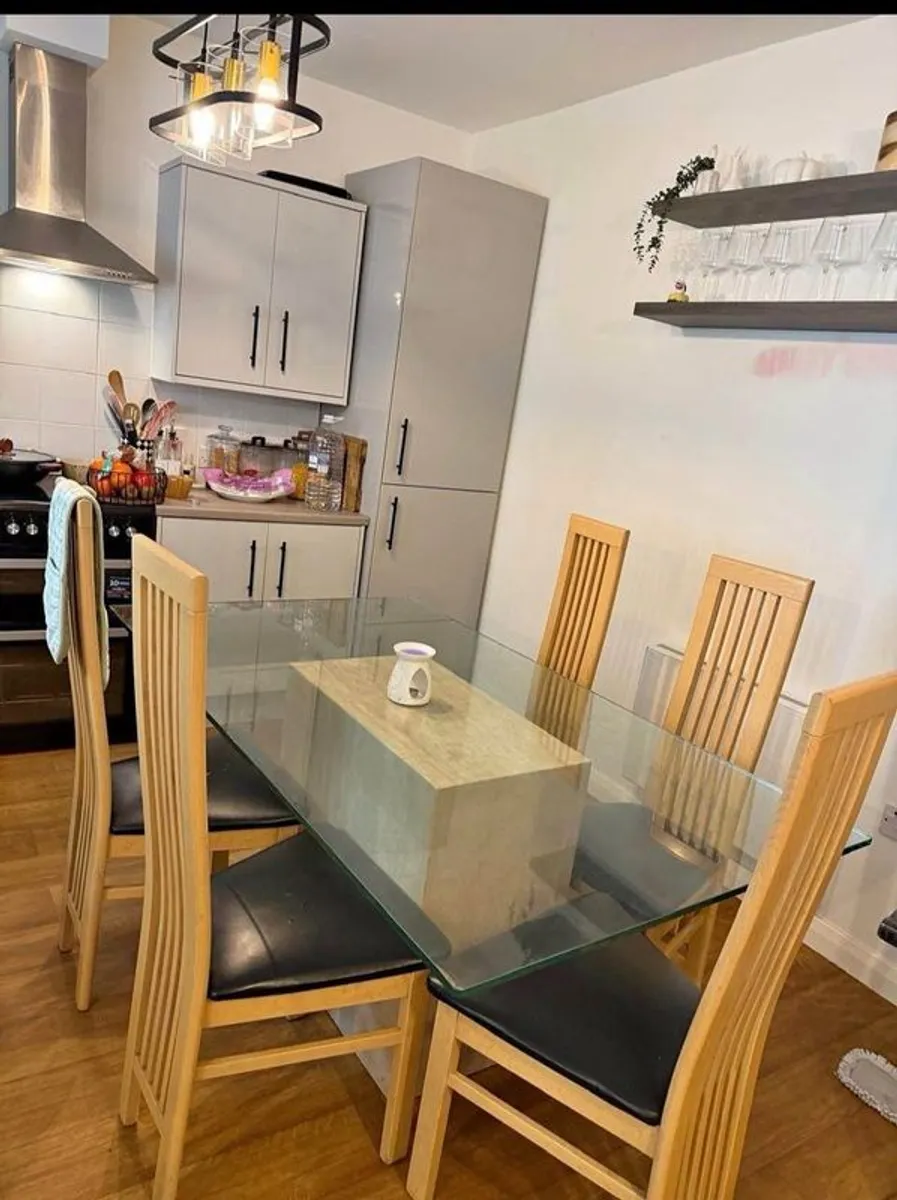 Dinning table x5 chairs
