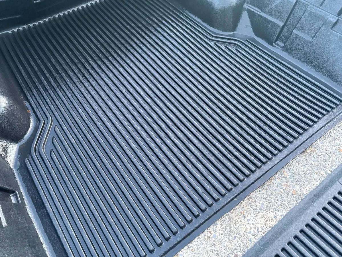Mk6 hilux plastic rear load liner - Image 2
