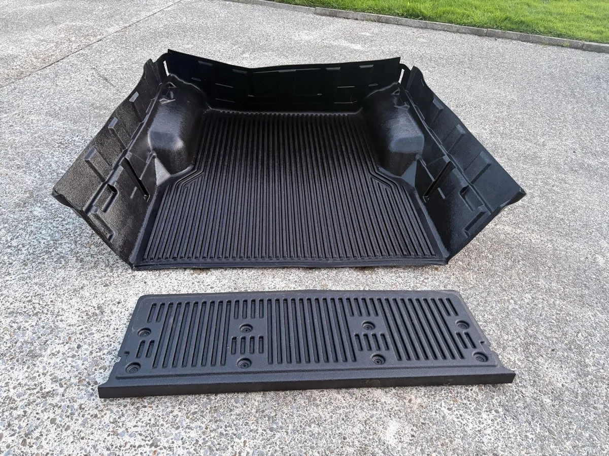 Mk6 hilux plastic rear load liner - Image 3