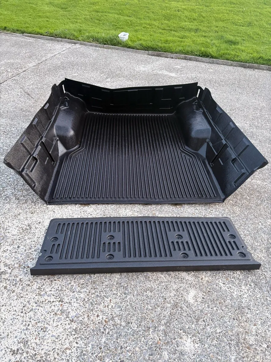 Mk6 hilux plastic rear load liner - Image 1