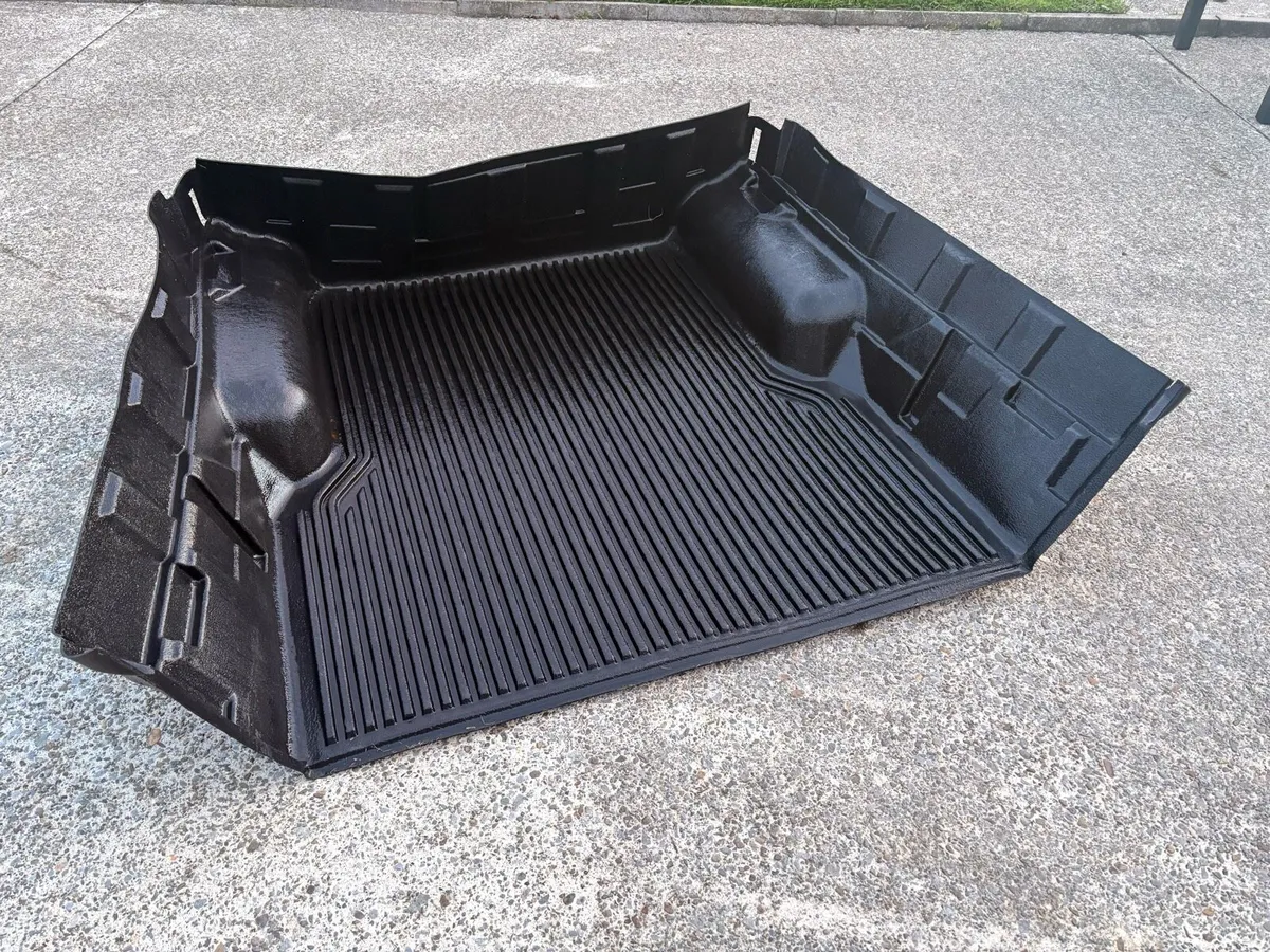 Mk6 hilux plastic rear load liner - Image 4