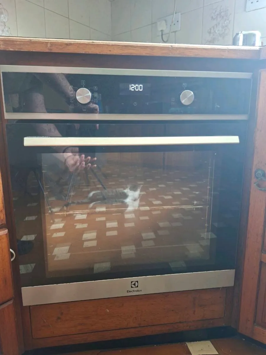Oven - Image 1