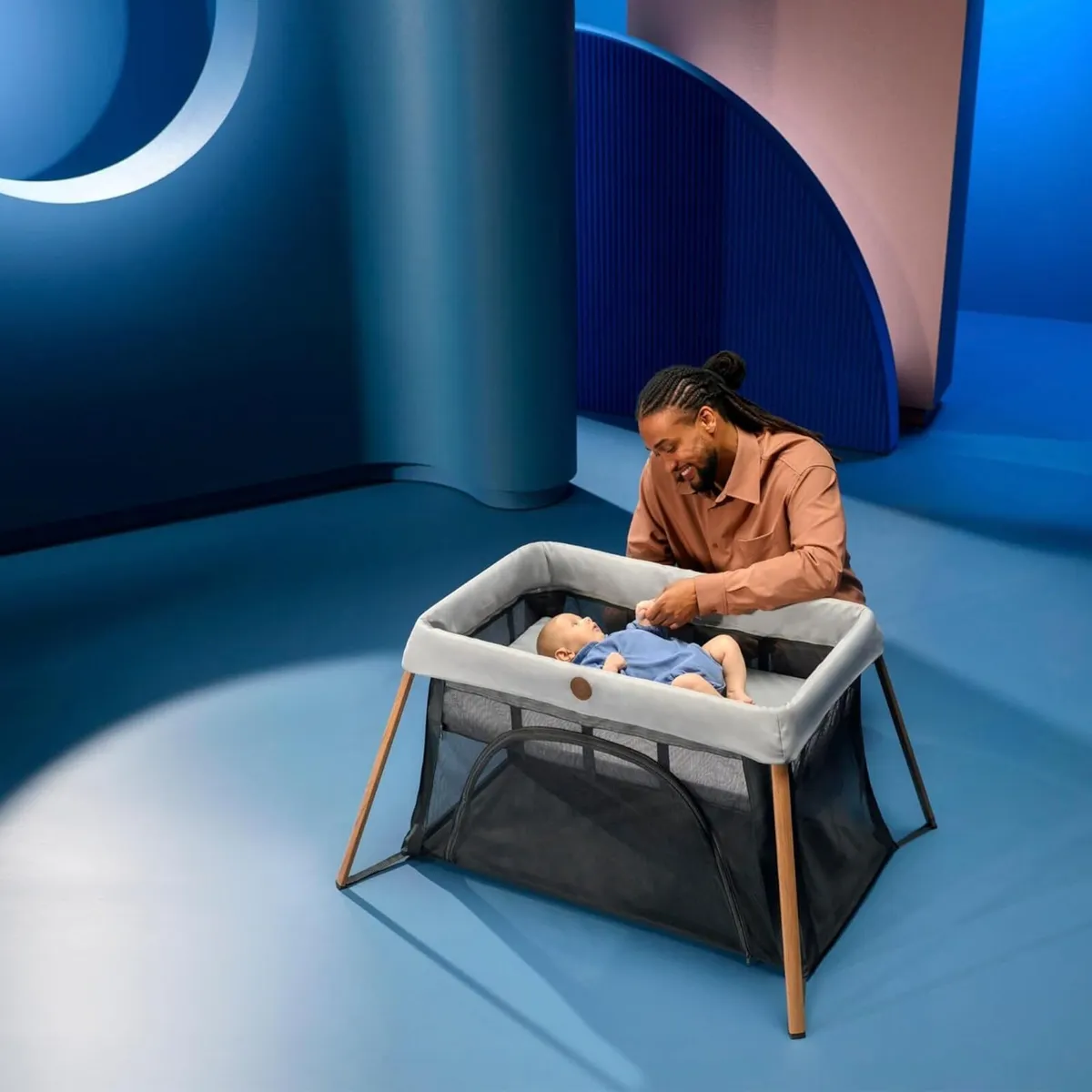 Iris2 2-In-1 Baby Travel Cot 0-3 0-15KG - Image 2